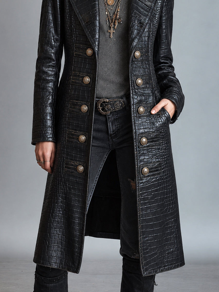 Cappotto nero in pelle goffrata – dettaglio