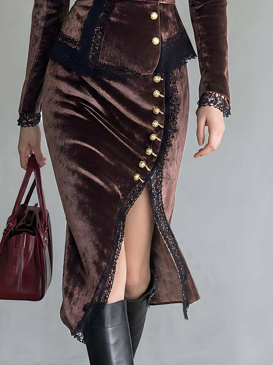 Coordinato vintage in velluto marrone con pizzo – look indossato