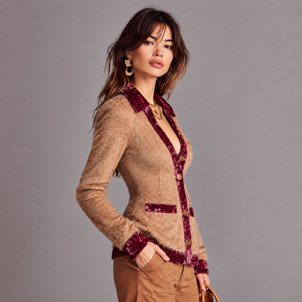 Cardigan vintage color cammello – dettaglio del colletto