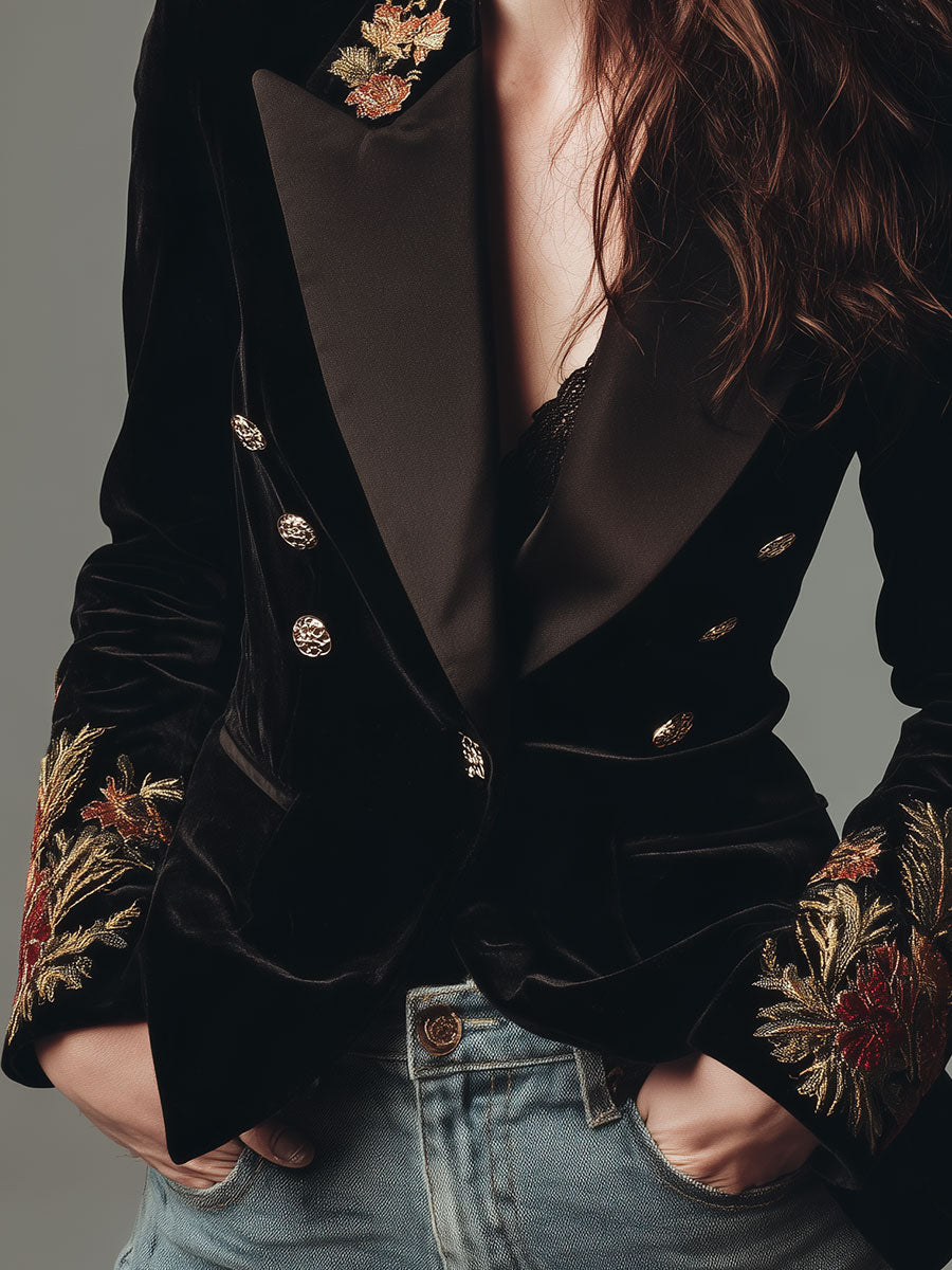 Blazer in velluto nero con ricamo floreale – dettaglio