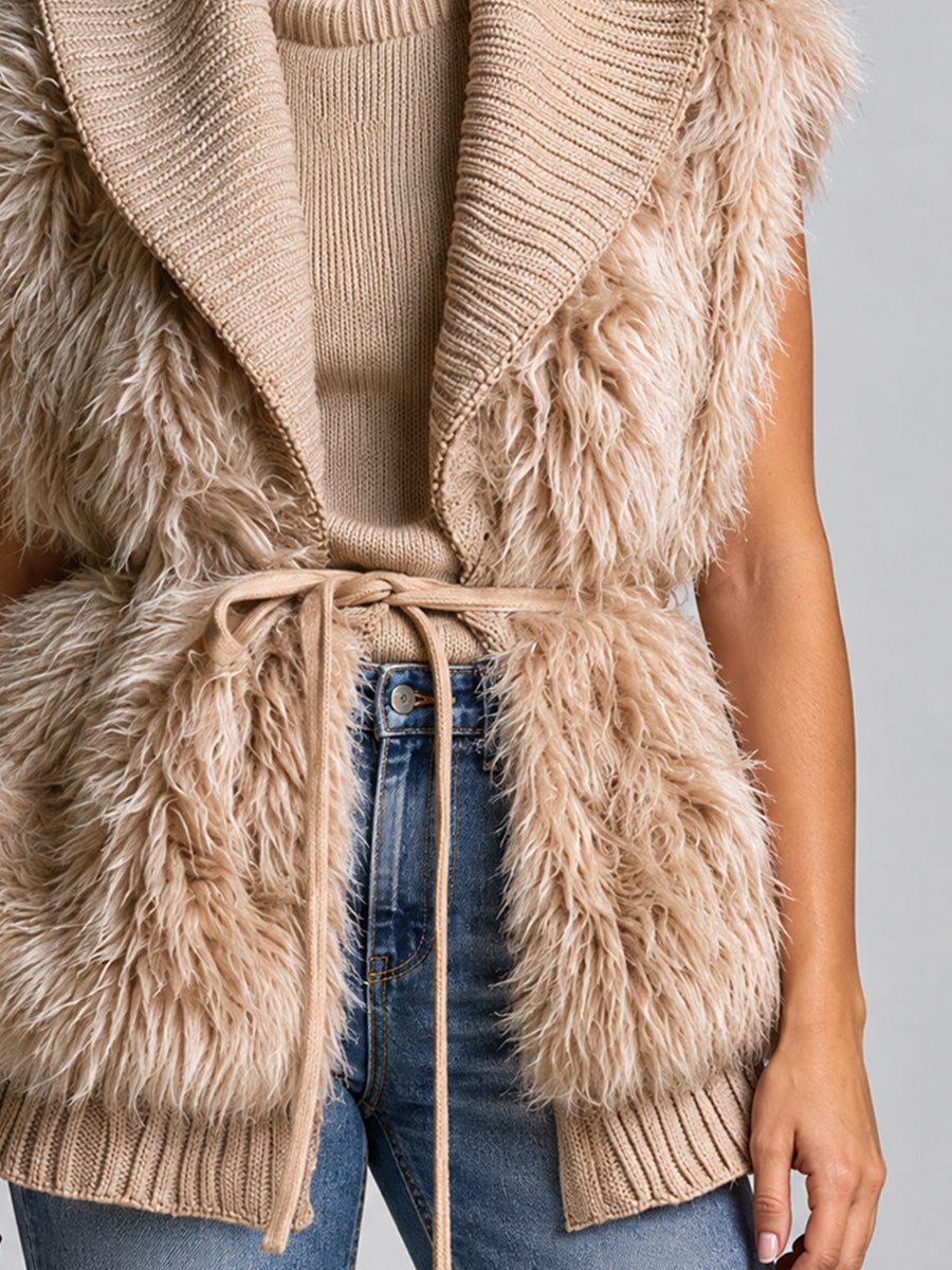 Gilet in maglia kaki con bordo in eco-pelliccia – dettaglio