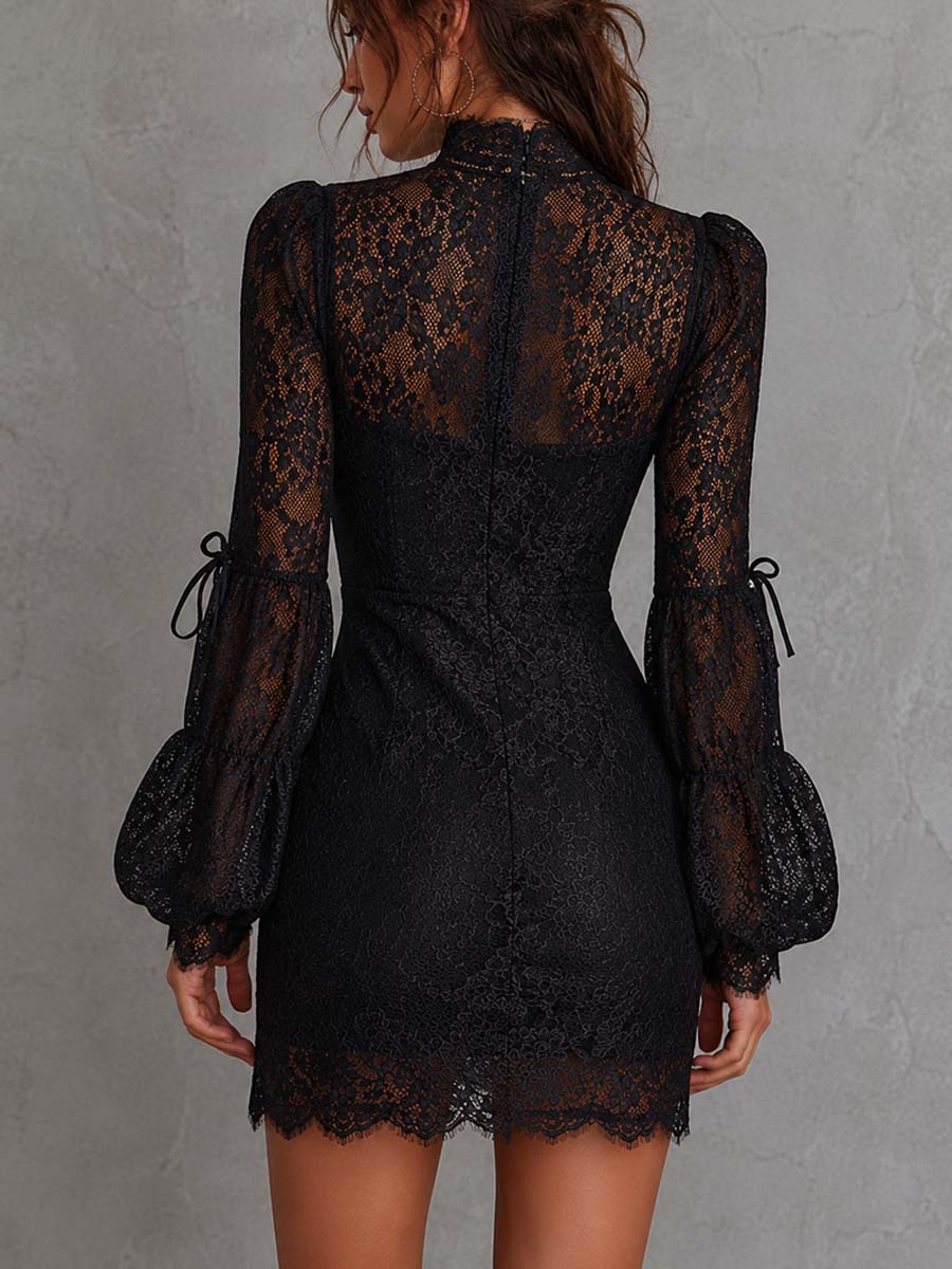 Mini abito nero in pizzo con scollo a goccia – dettaglio 2