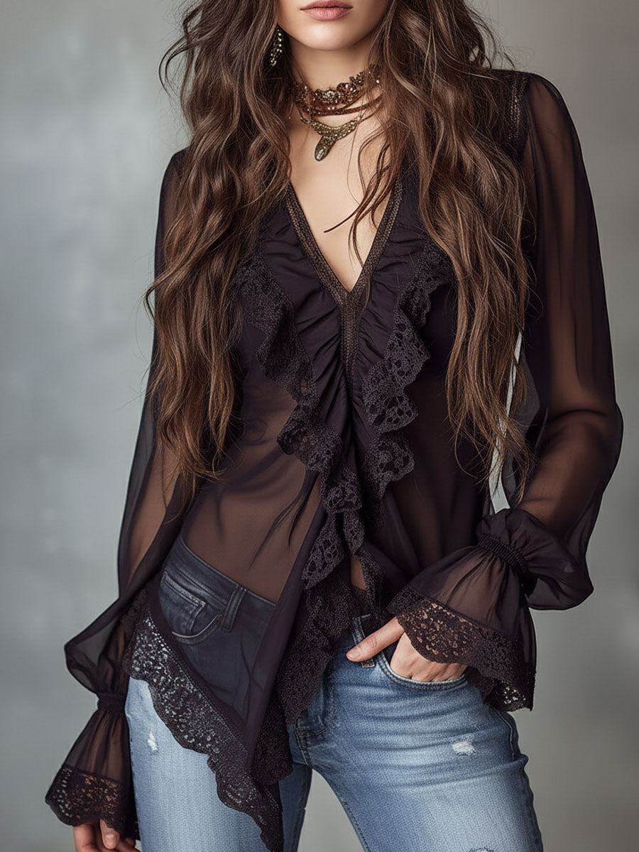Blusa in chiffon nero con volant – in movimento