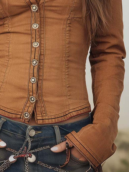 Camicia cammello lavata vintage – in movimento