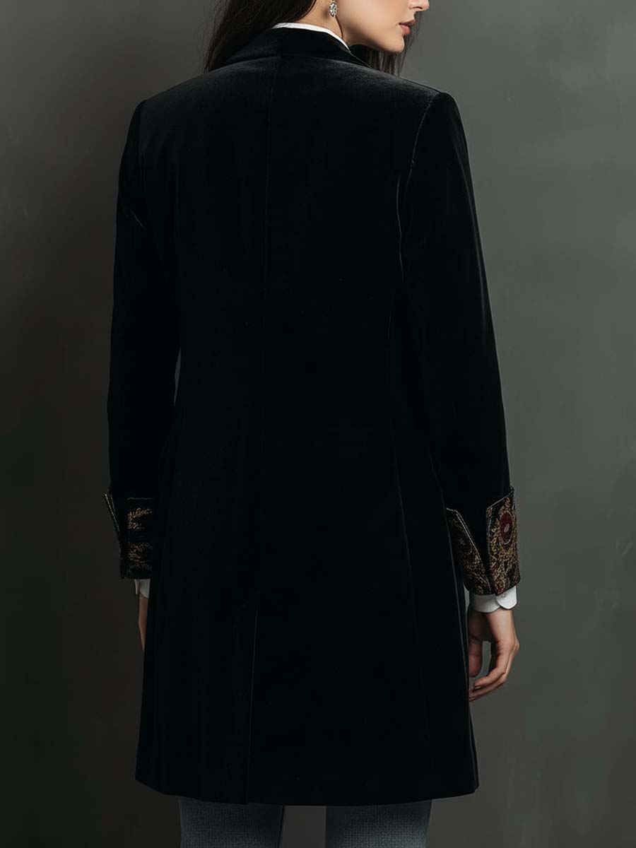 Blazer in velluto nero barocco – in movimento