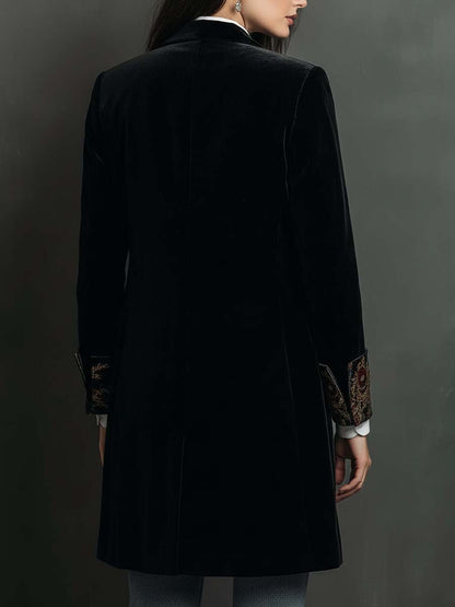 Blazer in velluto nero barocco – in movimento