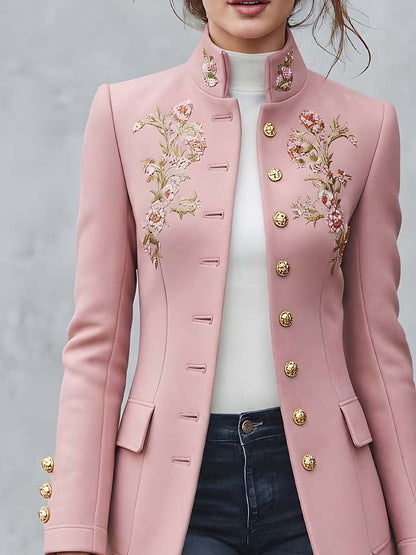 Cappotto in misto lana rosa antico con ricami metallici – look indossato