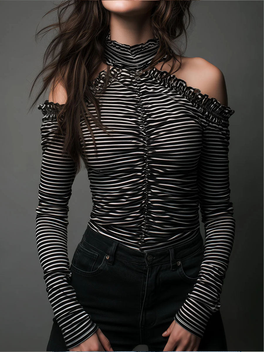Top a righe a collo alto con spalle scoperte – vista frontale
