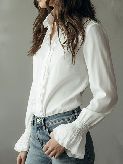 Camicia bianca con volant – vista laterale
