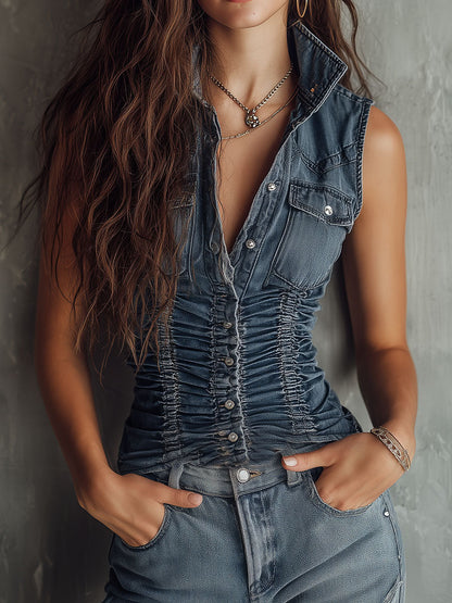 Camicia in denim blu arricciato senza maniche – vista frontale