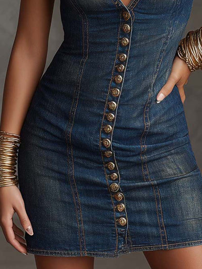 Mini abito in denim blu con bretelle e bottoni – dettaglio 7