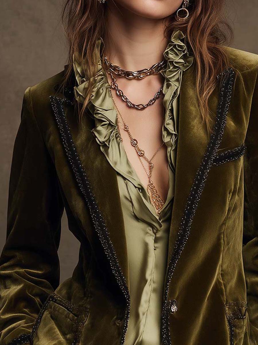 Giacca boho in velluto verde oliva con bordo nero – dettaglio 2