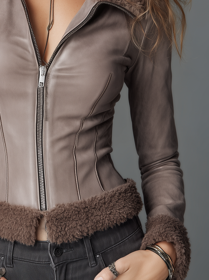 Giacca in ecopelle tortora con bordo effetto shearling – dettaglio 3