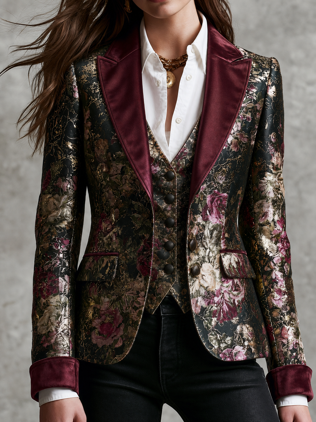 Blazer floreale barocco con bordi in velluto bordeaux – vista frontale