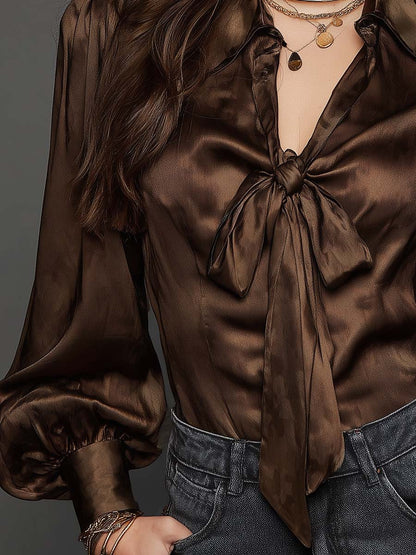 Blusa vintage marrone in raso con collo a fiocco – dettaglio 2