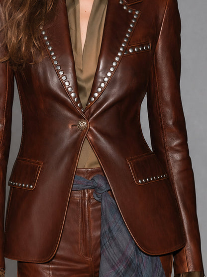 Blazer marrone con borchie – look completo