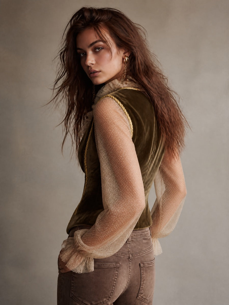 Gilet vintage in velluto verde oliva – dettaglio dei bordi oro