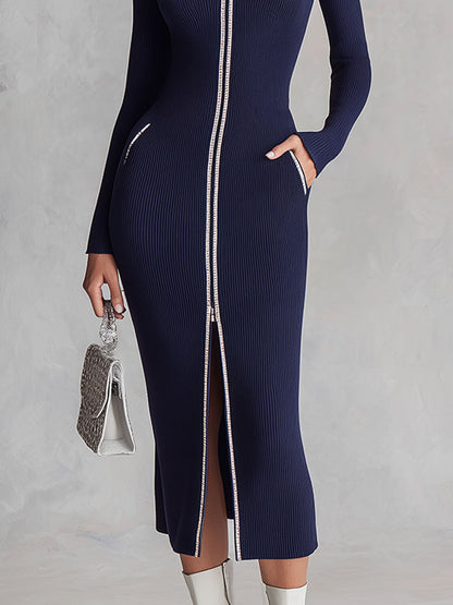 Vestito midi in maglia blu navy – dettaglio del colletto
