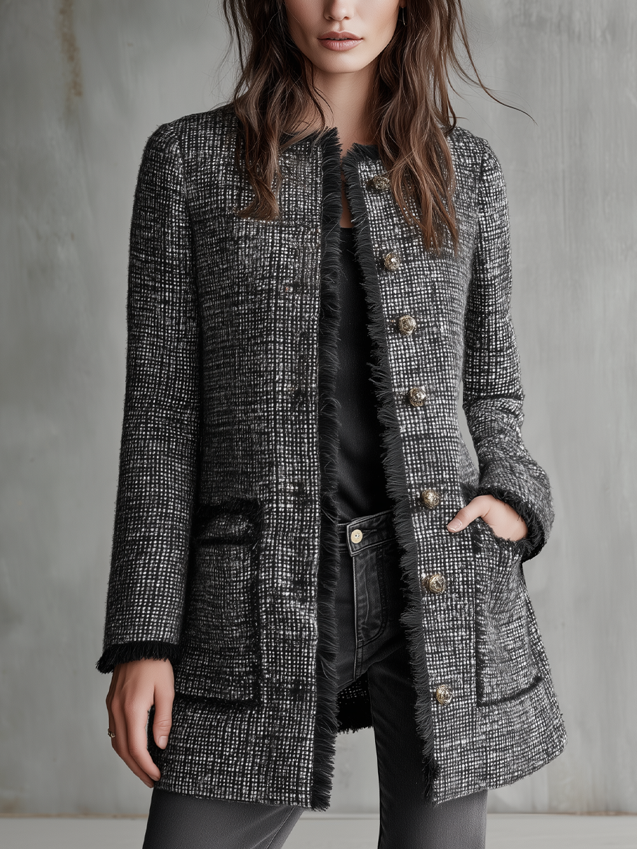 Cappotto in tweed nero con bordo a frange – vista frontale