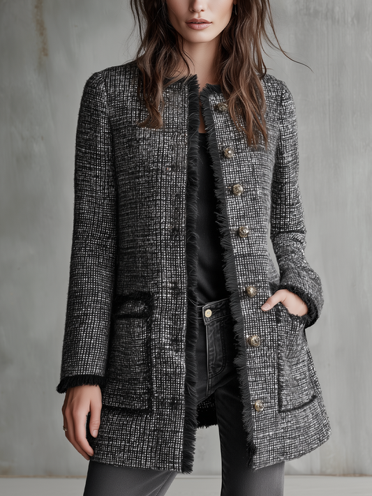 Cappotto in tweed nero con bordo a frange – vista frontale