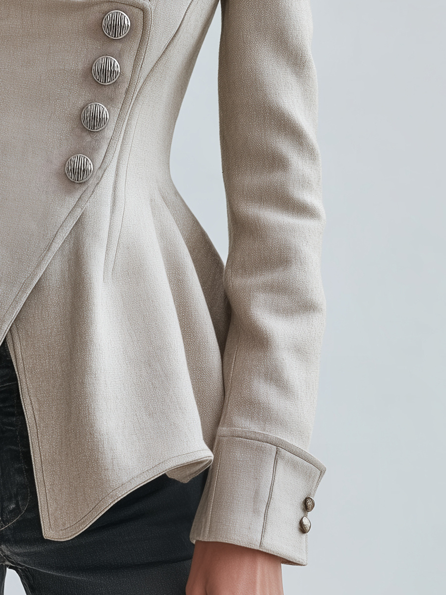 Blazer peplum avorio – dettaglio dei bottoni