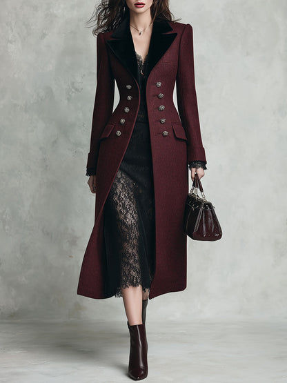 Cappotto in lana bordeaux con collo in velluto – vista frontale