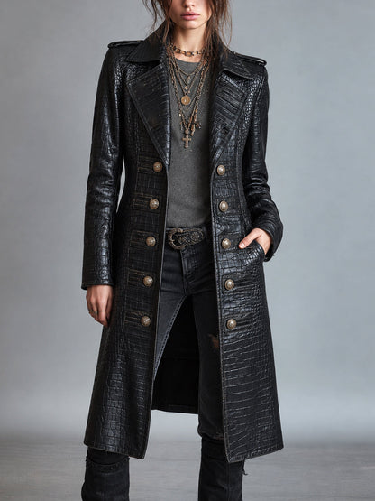 Cappotto nero in pelle goffrata – vista frontale
