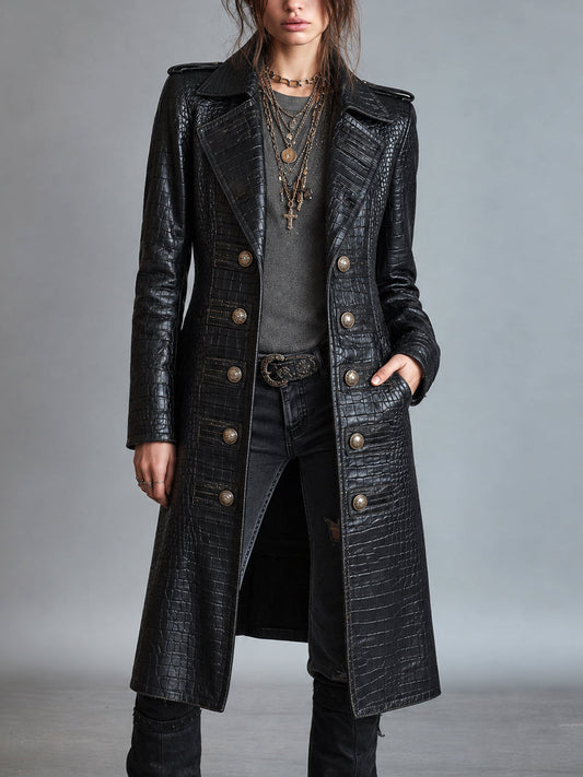 Cappotto nero in pelle goffrata – vista frontale