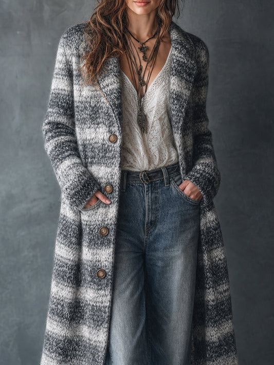 Cappotto in maglia grigio e bianco – look indossato