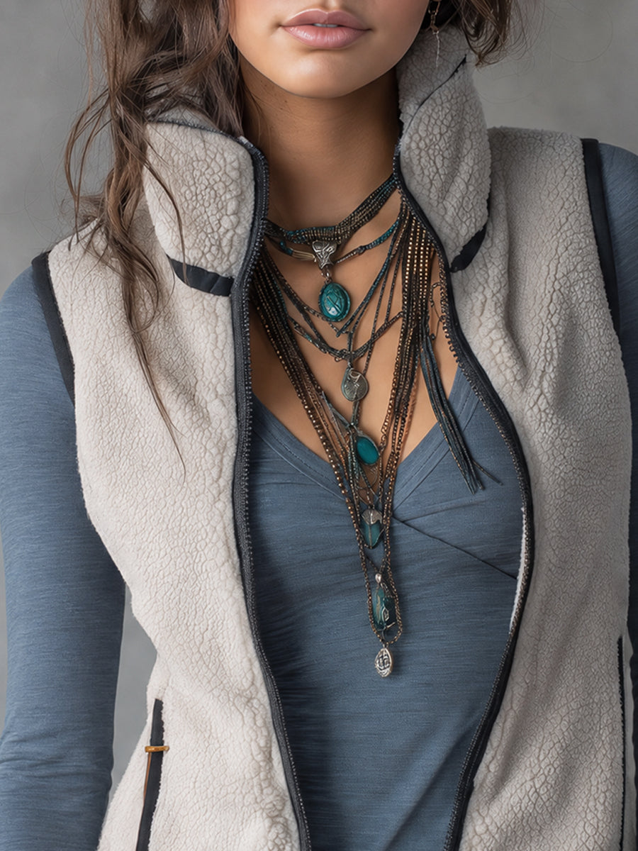 Gilet in sherpa bianco avorio – look indossato