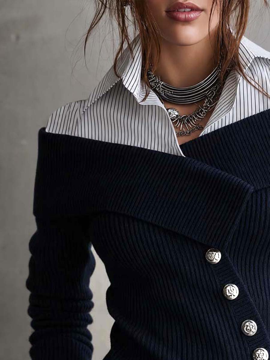 Blusa in maglia blu navy con pattina asimmetrica – dettaglio
