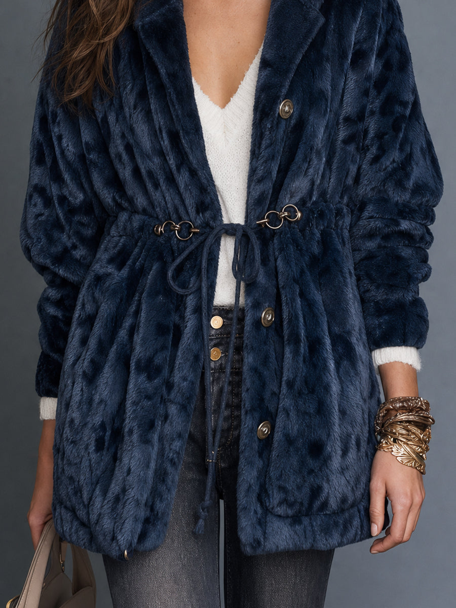 Giacca in eco-pelliccia blu notte – dettaglio