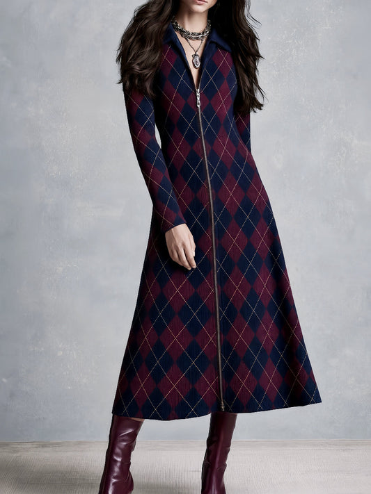Abito midi in maglia a rombi blu navy e bordeaux – vista frontale