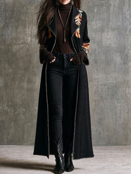 Spolverino lungo in microsuede nero con revers a fiori – dettaglio