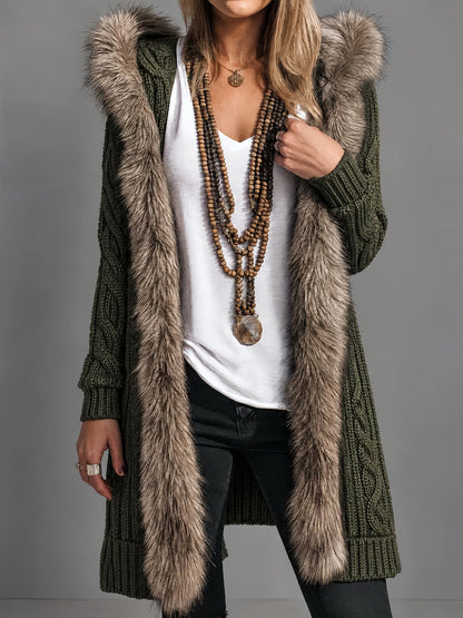 Cardigan lungo verde militare con cappuccio – look completo