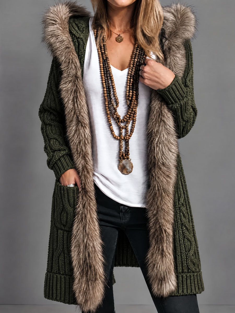 Cardigan lungo verde militare con cappuccio – vista frontale