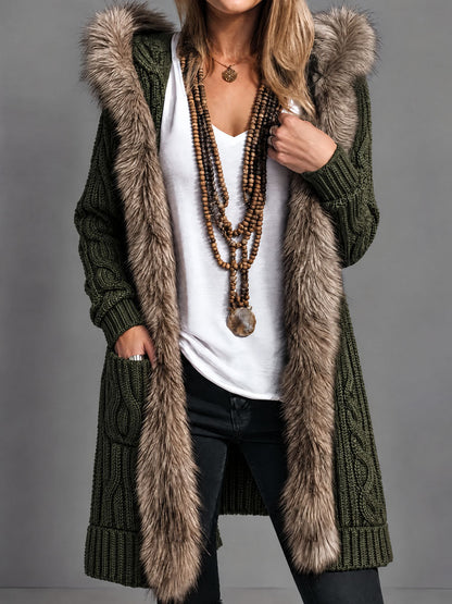 Cardigan lungo verde militare con cappuccio – vista frontale