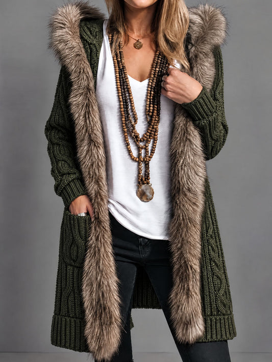 Cardigan lungo verde militare con cappuccio – vista frontale