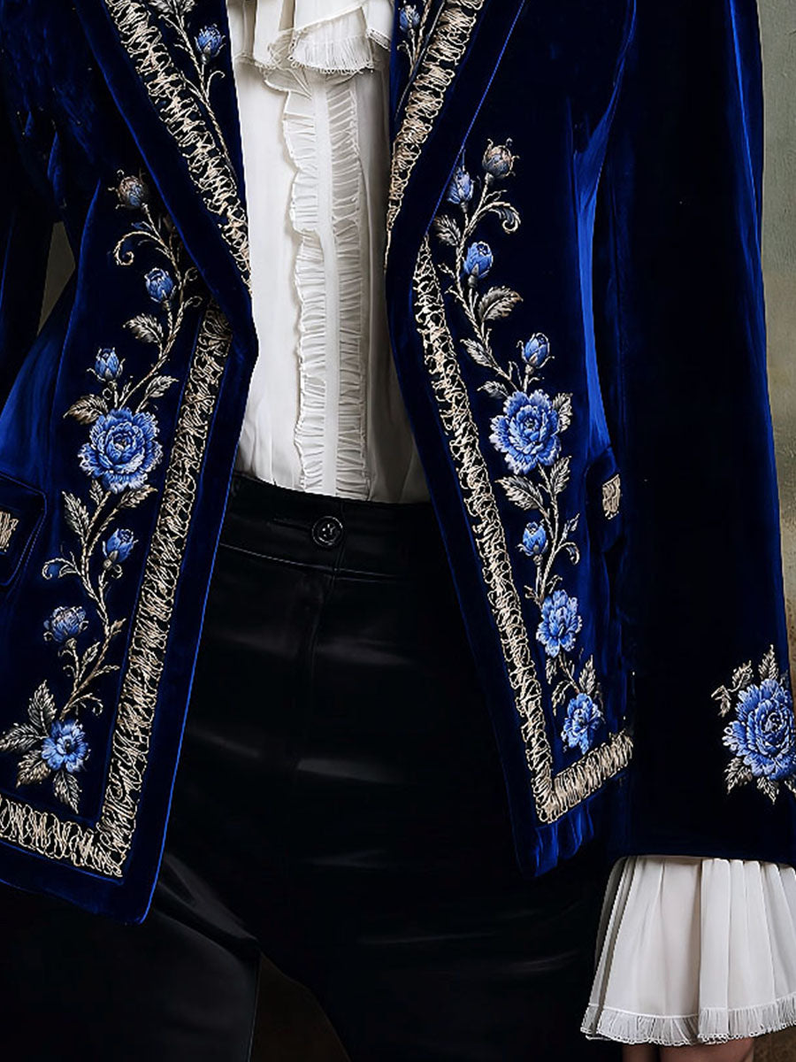 Giacca in velluto blu notte con rose ricamate – dettaglio del ricamo
