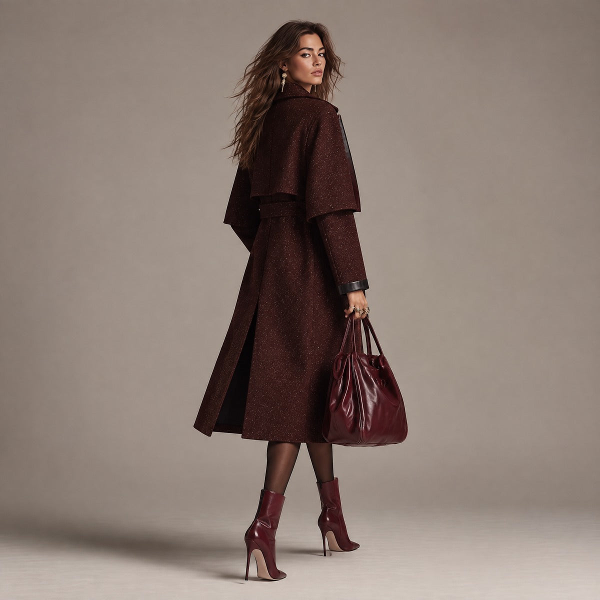 Trench bordeaux in misto lana – vista laterale