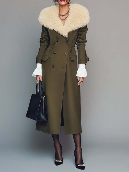 Cappotto lungo verde oliva con collo in eco-pelliccia – vista frontale