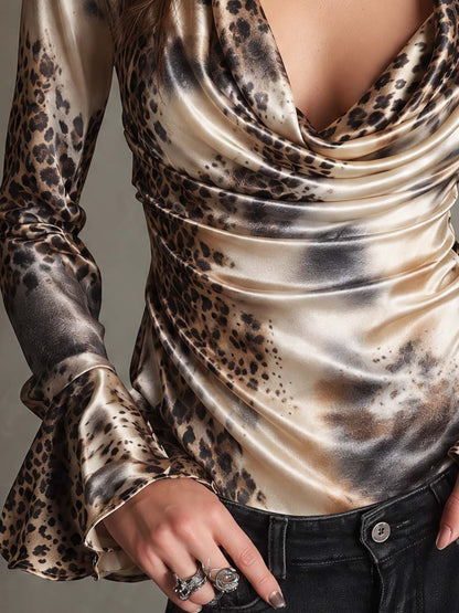 Camicetta leopardata con polsini a volant – vista laterale