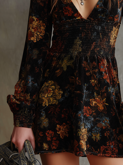 Vestito mini in velluto nero a fiori – dettaglio 5
