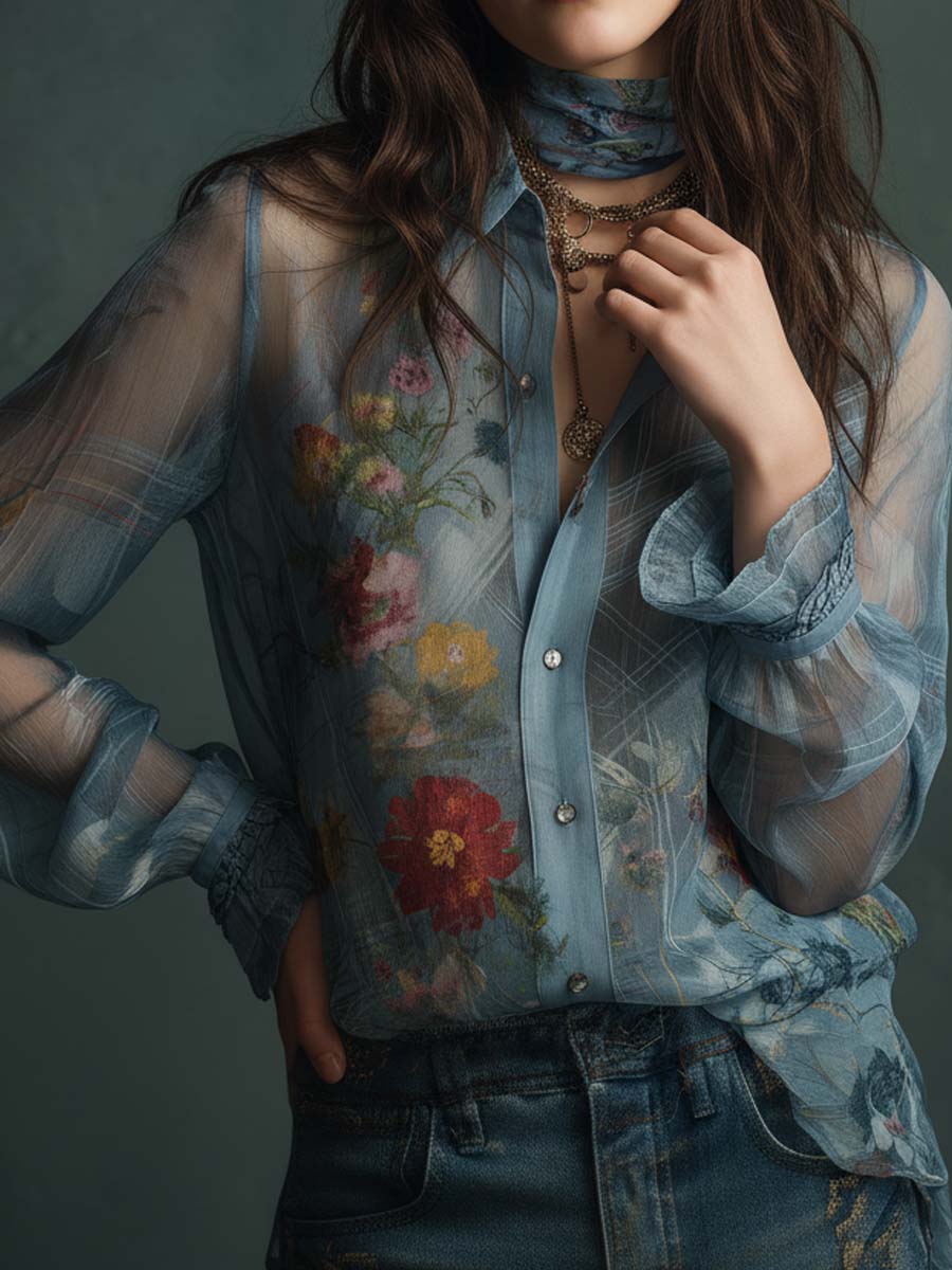 Camicetta trasparente floreale azzurro nebbia – look completo