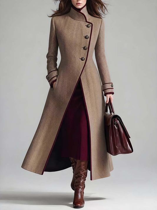 Cappotto lungo cammello in lana spinata con colletto alla coreana – vista frontale