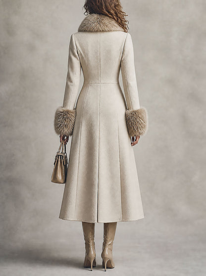 Cappotto beige doppiopetto quiet luxury – vista posteriore