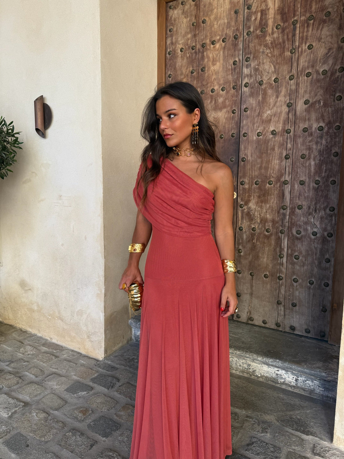 Abito lungo terracotta con scollo bardot – foto 7