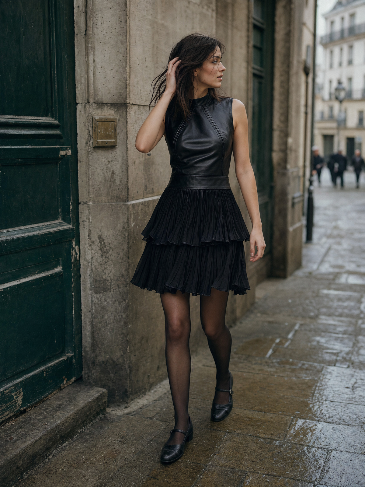 Vestito mini nero in ecopelle – dettaglio del tessuto