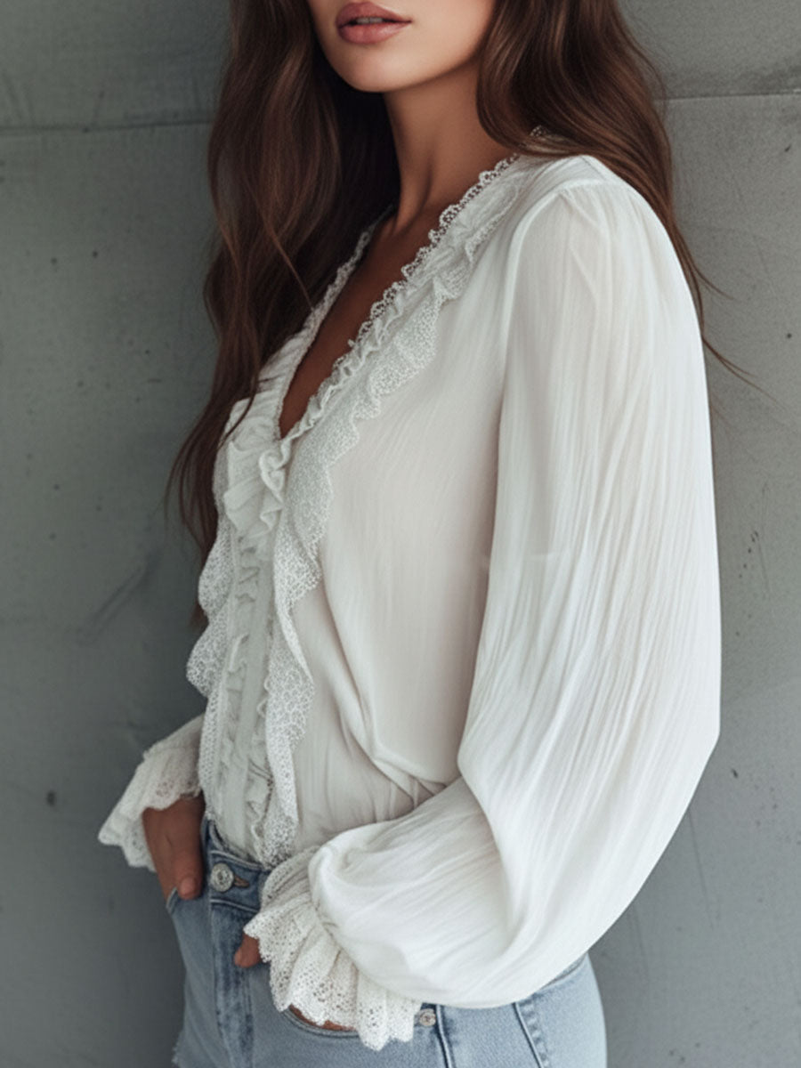 Blusa vittoriana bianca con volant in pizzo – dettaglio 5