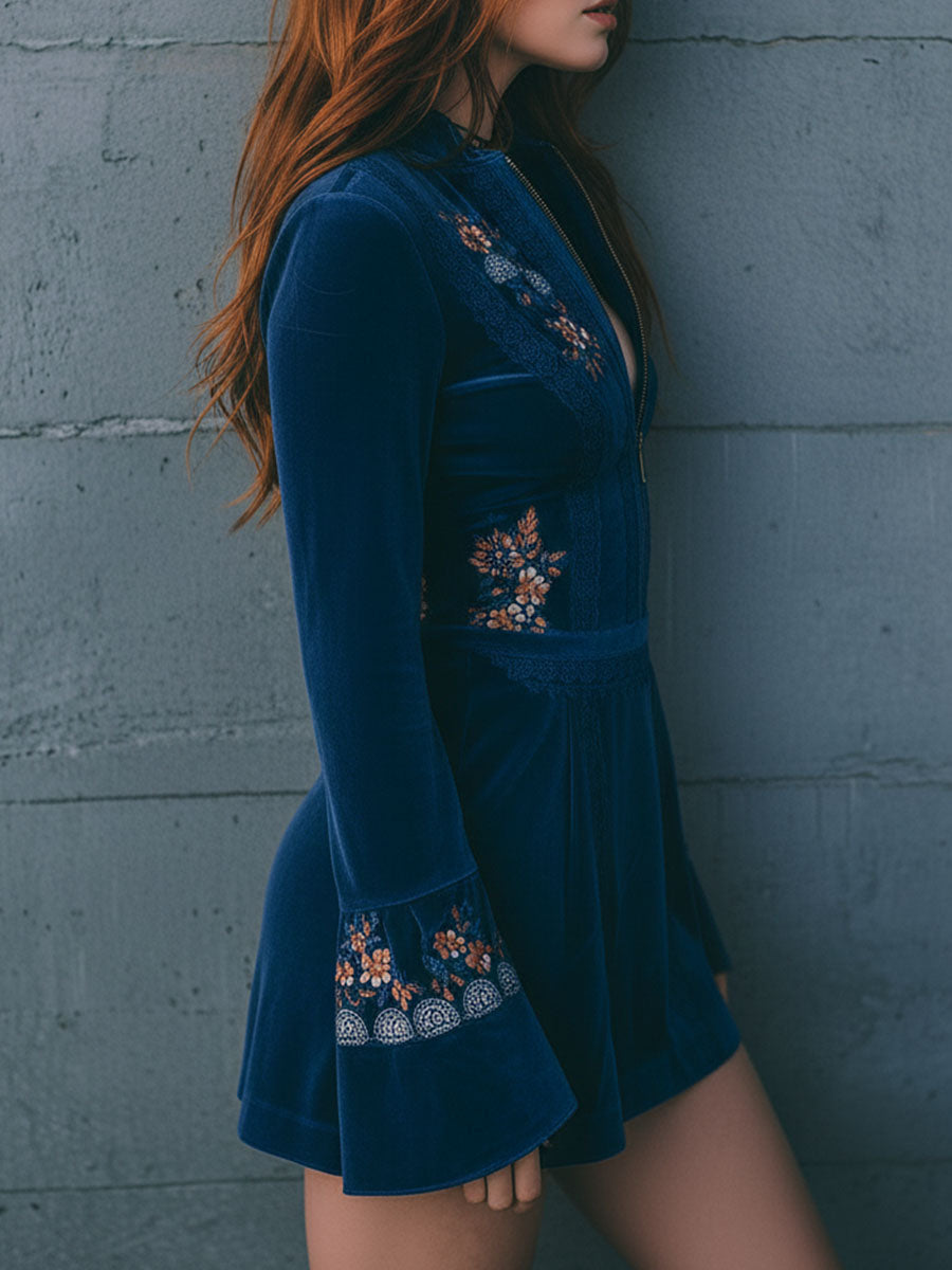 Vestito mini in velluto blu – look completo